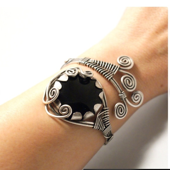 Black Onyx wire wrapped cuff bracelet - Picture 6 of 8